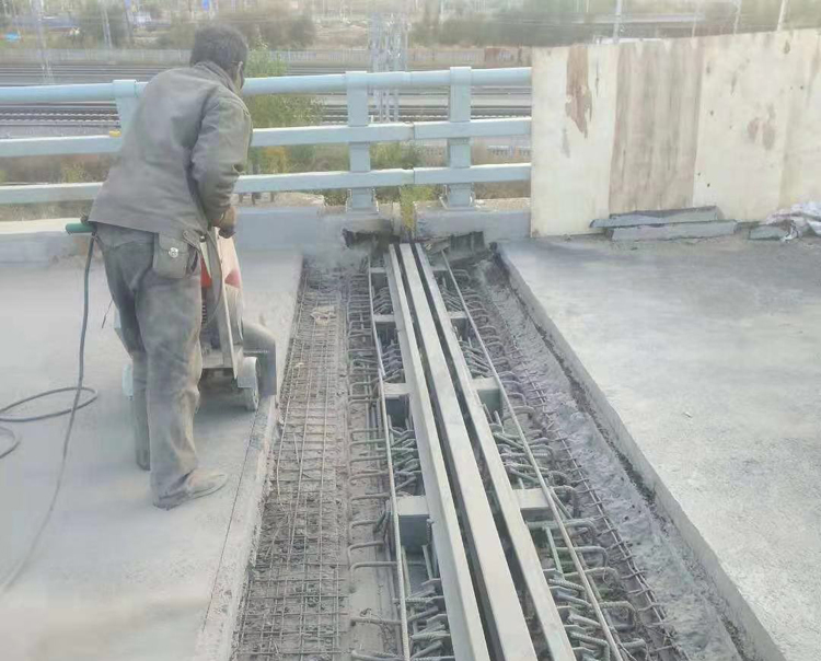 橋梁伸縮縫修補加固用什么材料施工